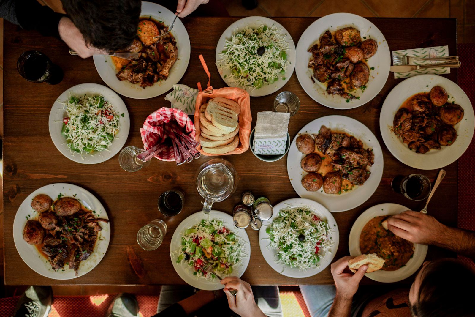 Platillos internacionales hechos en cocinas caseras del sur de California